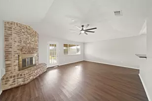 1325 Canyon Springs Dr, La Porte, TX 77571 - Photo 5