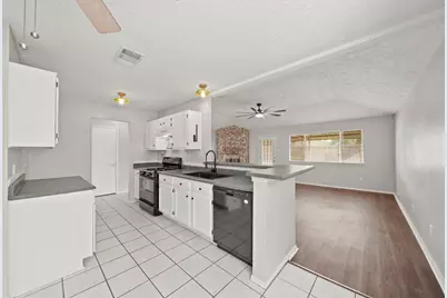 1325 Canyon Springs Drive, La Porte, TX 77571 - Photo 7