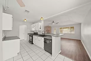 1325 Canyon Springs Dr, La Porte, TX 77571 - Photo 7