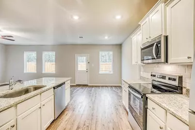 8214 Sunberry Shadow Drive, Houston, TX 77016 - Photo 9