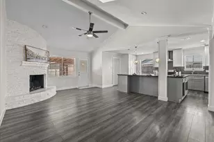 15514 Diana Ln, Houston, TX 77062 - Photo 9