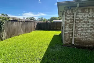 3800 Kingsway Dr, Baytown, TX 77521 - Photo 35