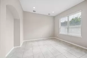4719 Glen Isle Dr, Houston, TX 77009 - Photo 7