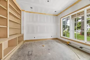 1050 W 42nd St, Houston, TX 77018 - Photo 3