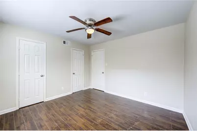 9611 Greenwillow Street, Houston, TX 77096 - Photo 11