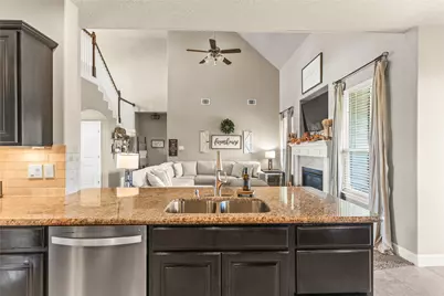 14306 Meadowlands Drive, Mont Belvieu, TX 77523 - Photo 15