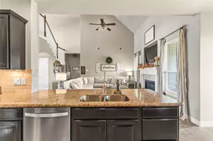 14306 Meadowlands Dr, Mont Belvieu, TX 77523 - Photo 15