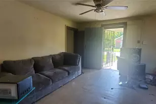 7337 Parkes St, Houston, TX 77088 - Photo 3