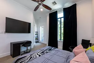 1409 Indiana St, Houston, TX 77006 - Photo 41