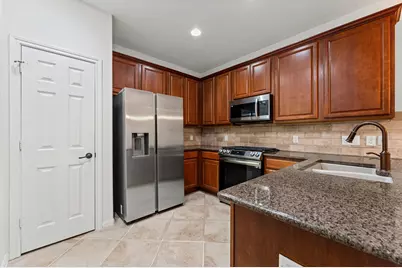 133 E Montfair Boulevard, The Woodlands, TX 77382 - Photo 5