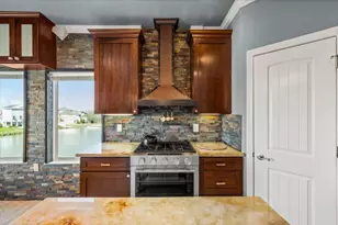 126 E Shore Dr, Clear Lake Shores, TX 77565 - Photo 17