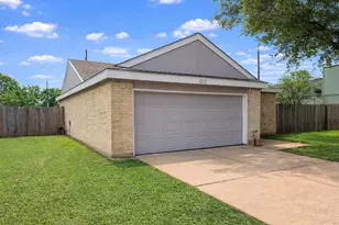 2210 Sunset Trail, Sugar Land, TX 77478 - Photo 3