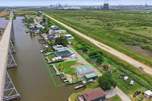 6743 Rainbow Ln, Port Arthur, TX 77642 - Photo 9