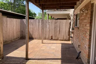 881 Wax Myrtle Ln, Houston, TX 77079 - Photo 5