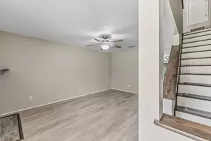 2521 Crosstimbers St, Huntsville, TX 77320 - Photo 3
