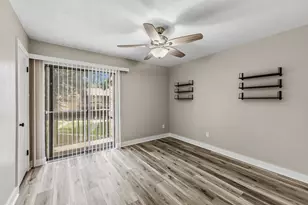 2521 Crosstimbers St, Huntsville, TX 77320 - Photo 15