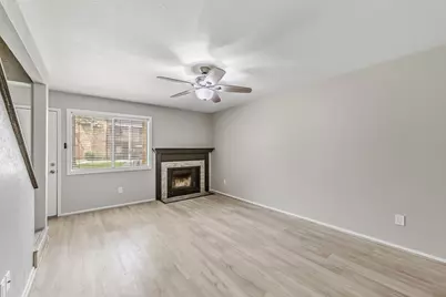 2521 Crosstimbers Street #F6, Huntsville, TX 77320 - Photo 5