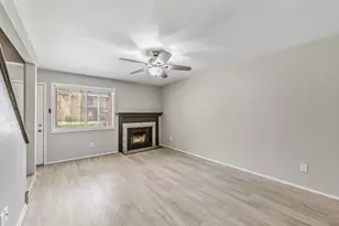 2521 Crosstimbers St, Huntsville, TX 77320 - Photo 5