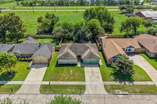 10114 Roseberry Dr, La Porte, TX 77571 - Photo 3