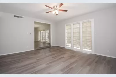 201 Vanderpool Lane #113, Houston, TX 77024 - Photo 7