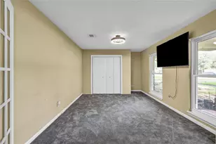 127 Begonia St, Lake Jackson, TX 77566 - Photo 9