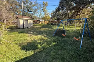303 Cypress St, Lake Jackson, TX 77566 - Photo 3