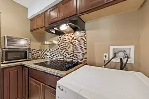 2201 Fountain View Dr, Houston, TX 77057 - Photo 11