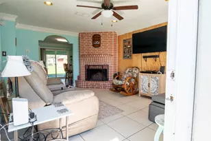 2319 Goldenrod St, Highlands, TX 77562 - Photo 5