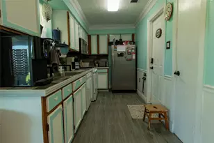 2319 Goldenrod St, Highlands, TX 77562 - Photo 9