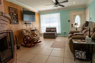 2319 Goldenrod St, Highlands, TX 77562 - Photo 7
