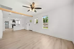 620 S Bell St, Bellville, TX 77418 - Photo 7