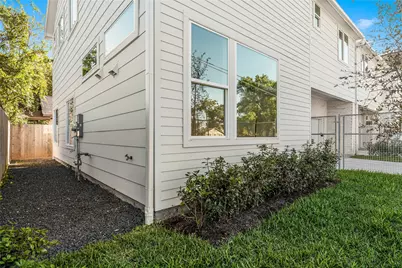 1702 Bringhurst Street #B, Houston, TX 77020 - Photo 27