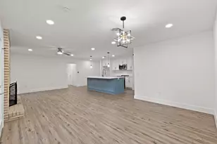 126 Daisy St, Lake Jackson, TX 77566 - Photo 13