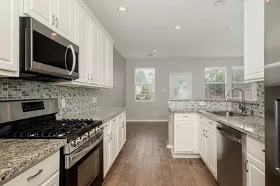 247 W Stedhill Loop, The Woodlands, TX 77384 - Photo 9