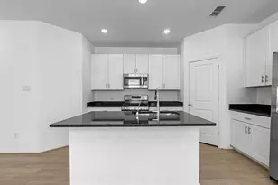 1930 Whispering River Dr, Missouri City, TX 77489 - Photo 5