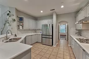19 E Sundance Cir, The Woodlands, TX 77382 - Photo 11