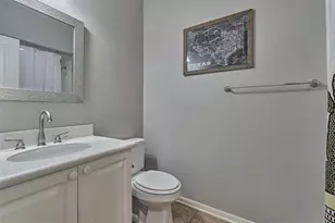 19 E Sundance Cir, The Woodlands, TX 77382 - Photo 19