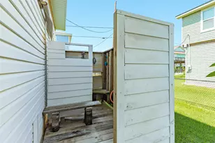 4114 Navarro Dr, Galveston, TX 77554 - Photo 11