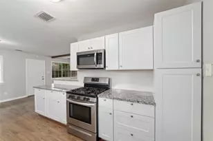 10946 Gulf Valley St, Houston, TX 77075 - Photo 9