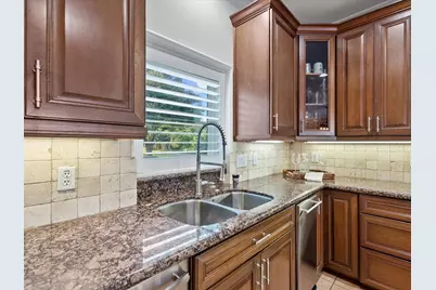 993 Sandy Court, La Porte, TX 77571 - Photo 9