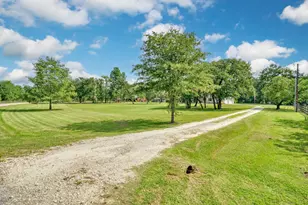 26 Woodland Hills Dr, Huntsville, TX 77320 - Photo 3