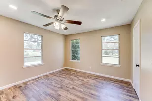 305 Yaupon St, Sweeny, TX 77480 - Photo 15