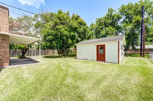 305 Yaupon St, Sweeny, TX 77480 - Photo 7