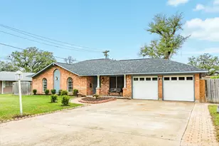 112 Pine St, Lake Jackson, TX 77566 - Photo 1