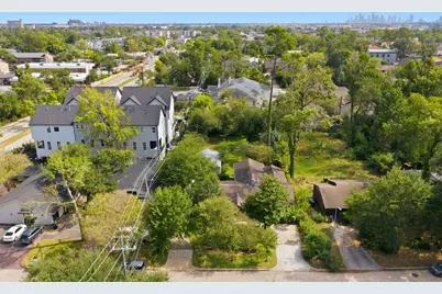 1320 Woodvine Drive, Houston, TX 77055 - Photo 37