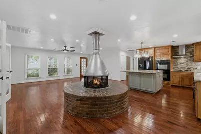 1320 Woodvine Drive, Houston, TX 77055 - Photo 11