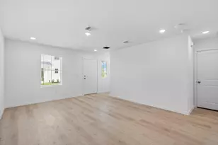 30524 Wolfburn St, Waller, TX 77484 - Photo 3