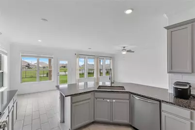 9818 Colonial Downs Drive, Mont Belvieu, TX 77523 - Photo 13