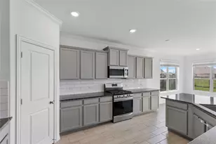 9818 Colonial Downs Dr, Mont Belvieu, TX 77523 - Photo 11