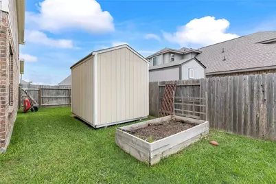 9818 Colonial Downs Drive, Mont Belvieu, TX 77523 - Photo 33